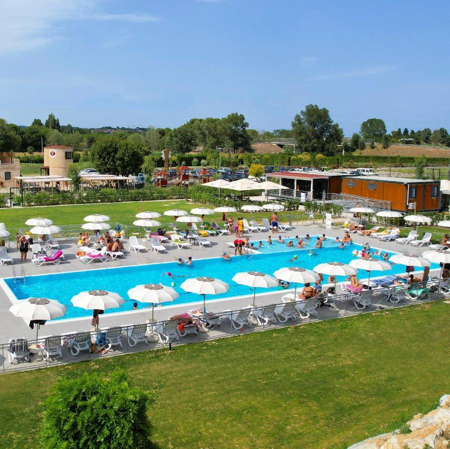Moretti Village - B&B Чивитанова Марке Екстериор снимка