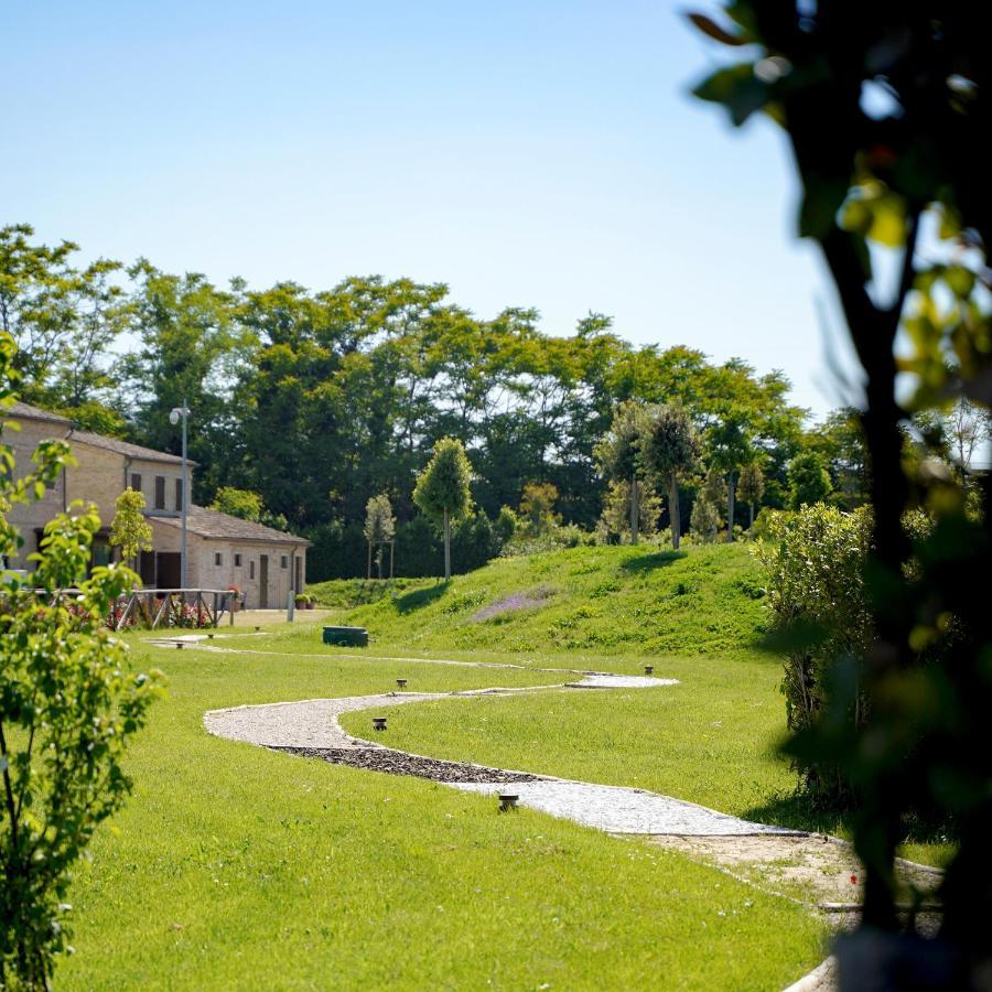 Moretti Village - B&B Чивитанова Марке Екстериор снимка