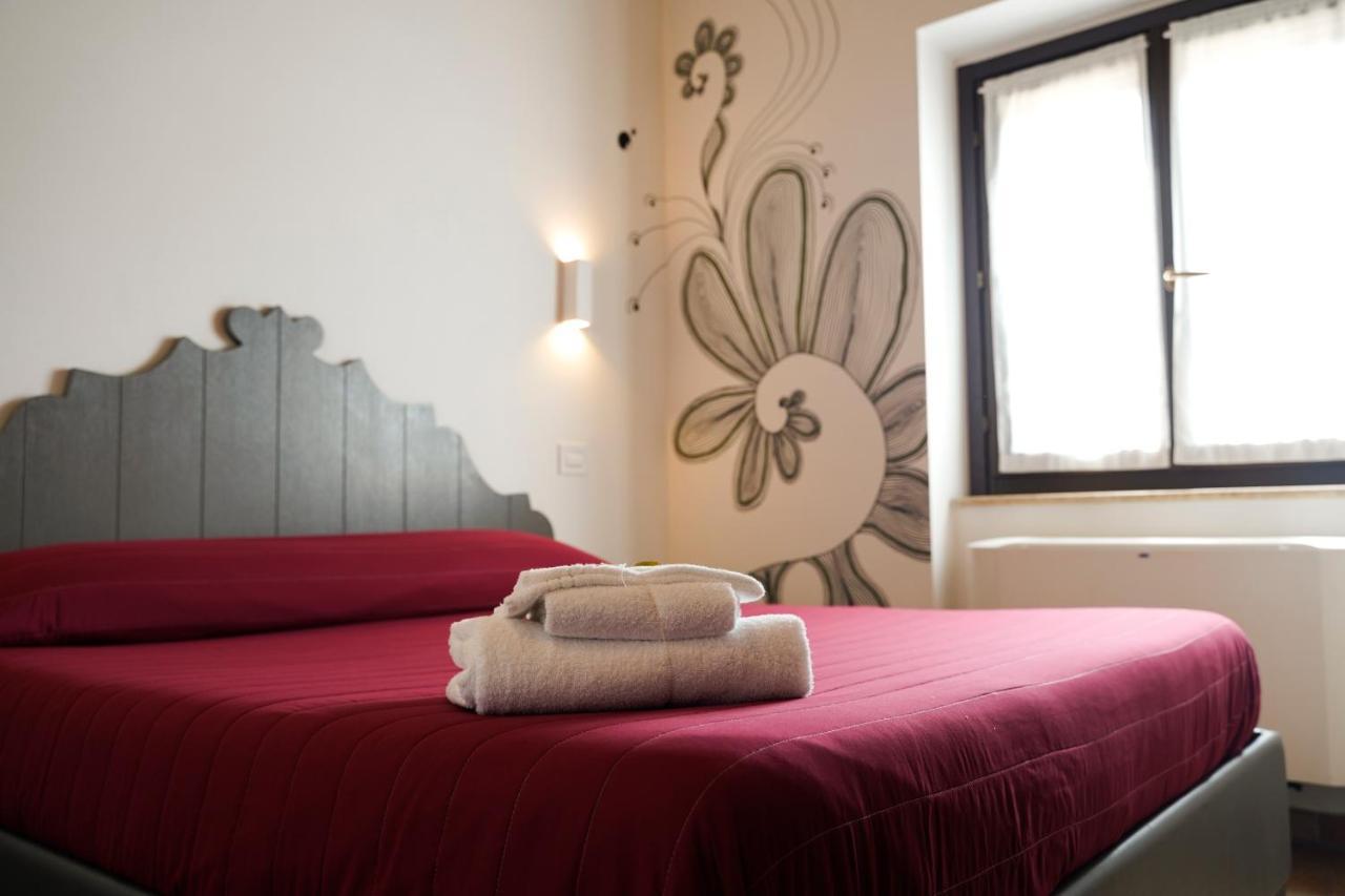 Moretti Village - B&B Чивитанова Марке Екстериор снимка