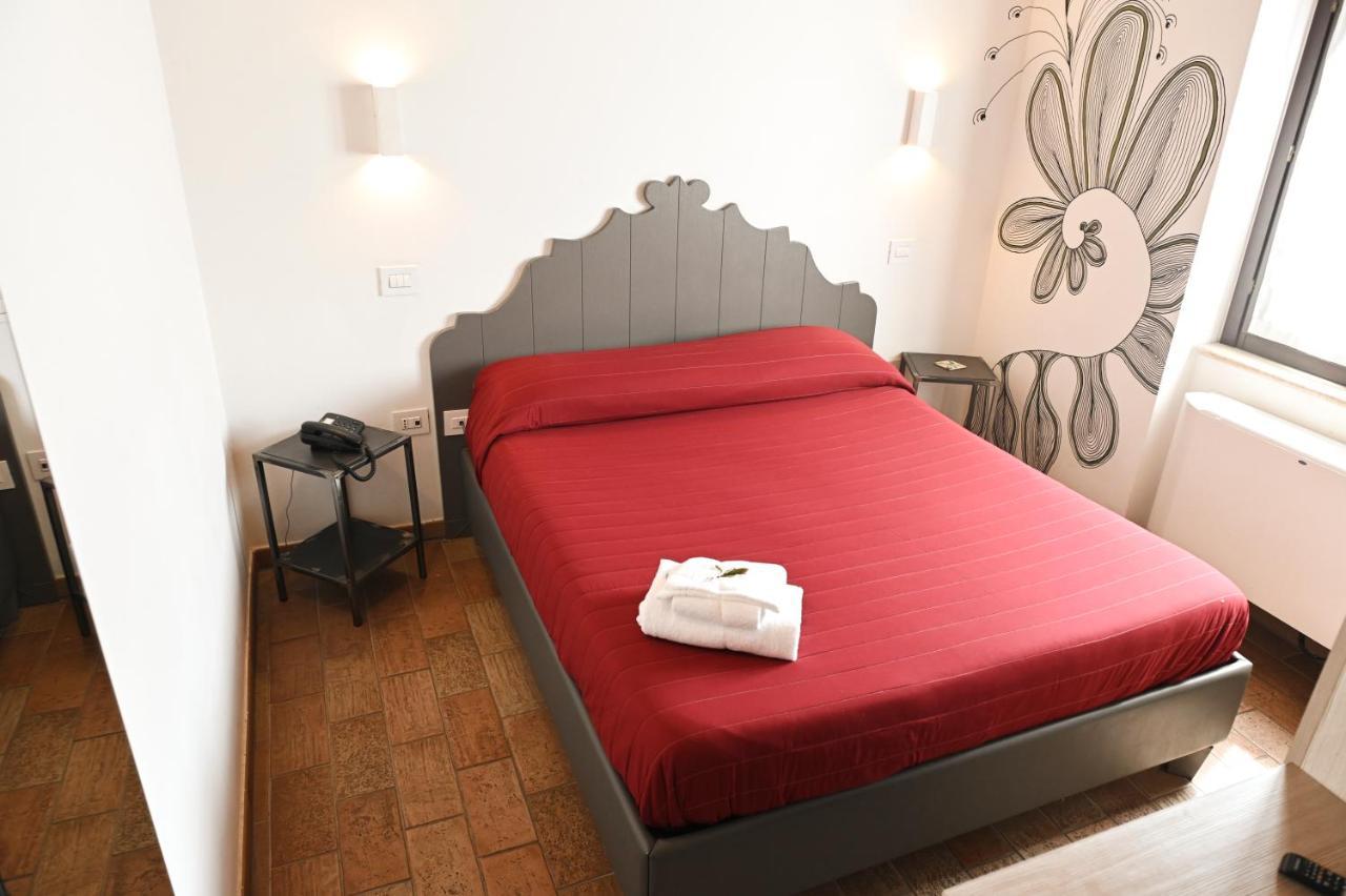 Moretti Village - B&B Чивитанова Марке Екстериор снимка