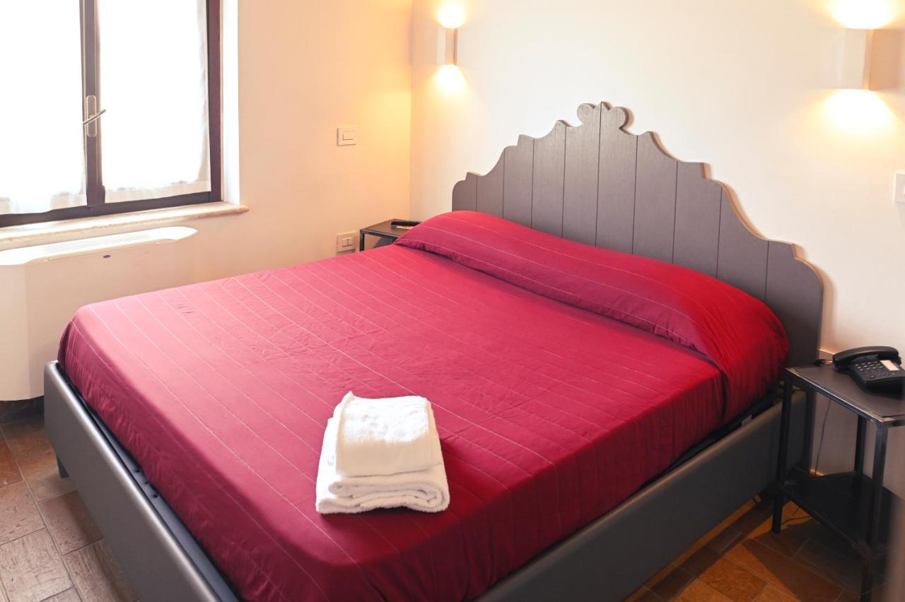 Moretti Village - B&B Чивитанова Марке Екстериор снимка