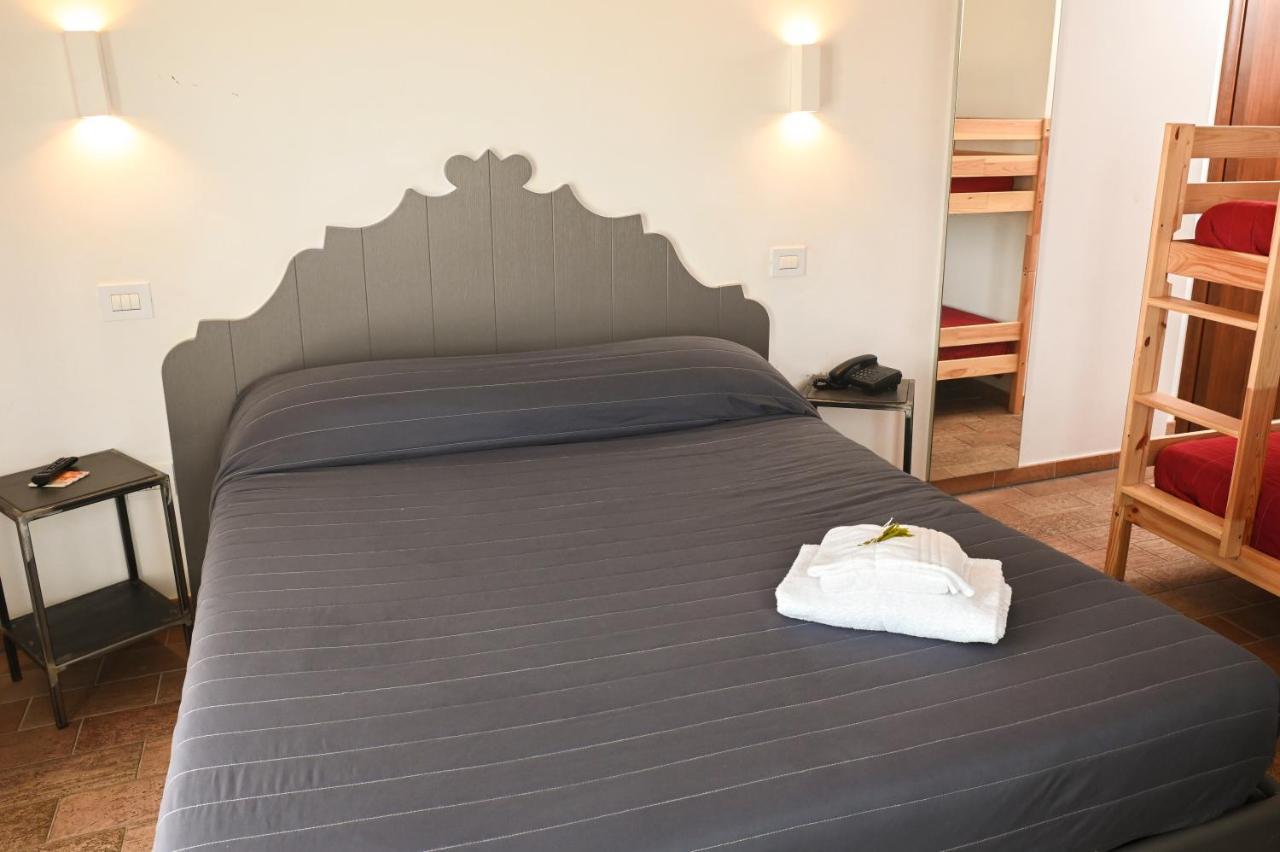 Moretti Village - B&B Чивитанова Марке Екстериор снимка