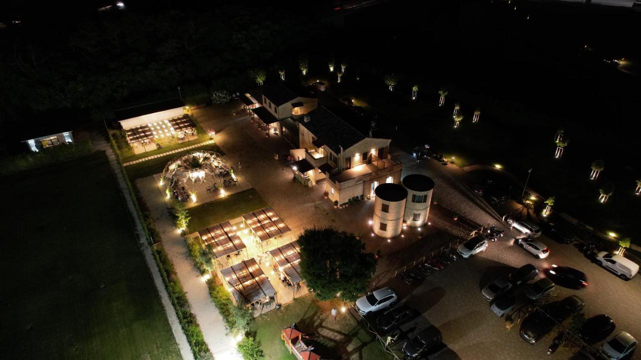 Moretti Village - B&B Чивитанова Марке Екстериор снимка