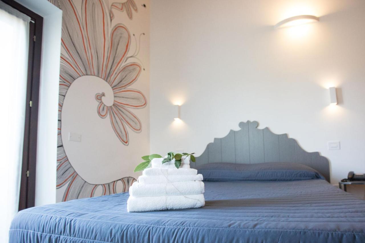 Moretti Village - B&B Чивитанова Марке Екстериор снимка