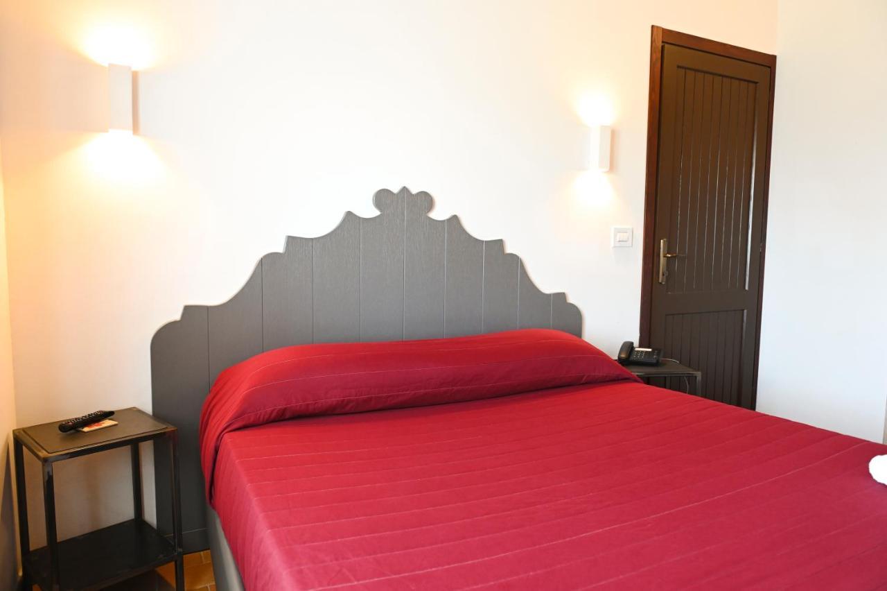 Moretti Village - B&B Чивитанова Марке Екстериор снимка