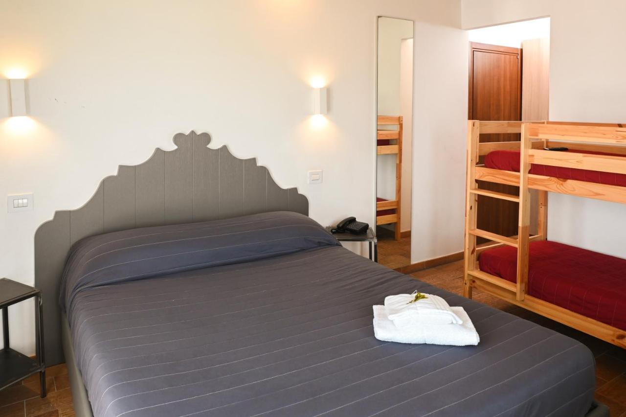 Moretti Village - B&B Чивитанова Марке Екстериор снимка