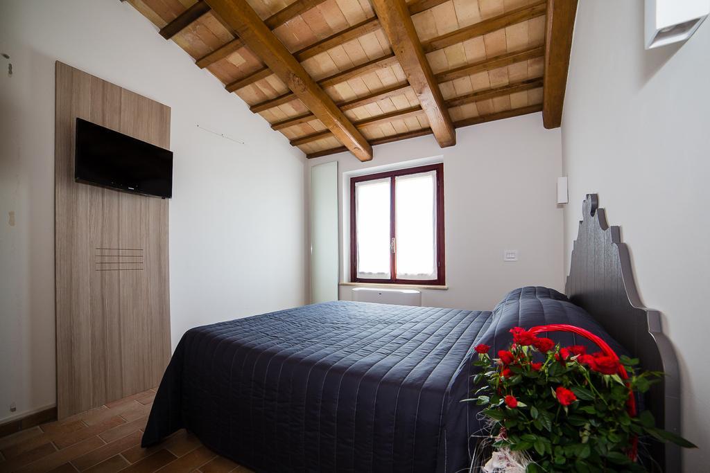 Moretti Village - B&B Чивитанова Марке Екстериор снимка